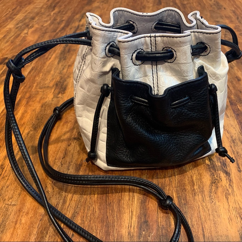 CHI Leather Shoulder/ Crossbody Bucket Bag